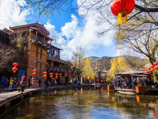 手掌💃鞋🌂是什么成语？